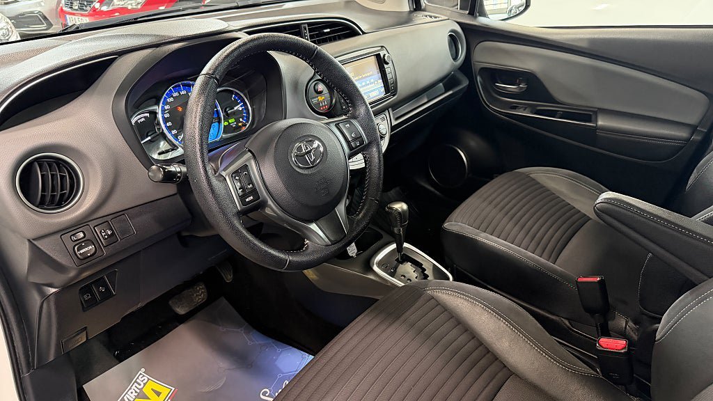 Vehicle Image 11