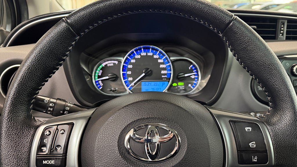 Vehicle Image 12