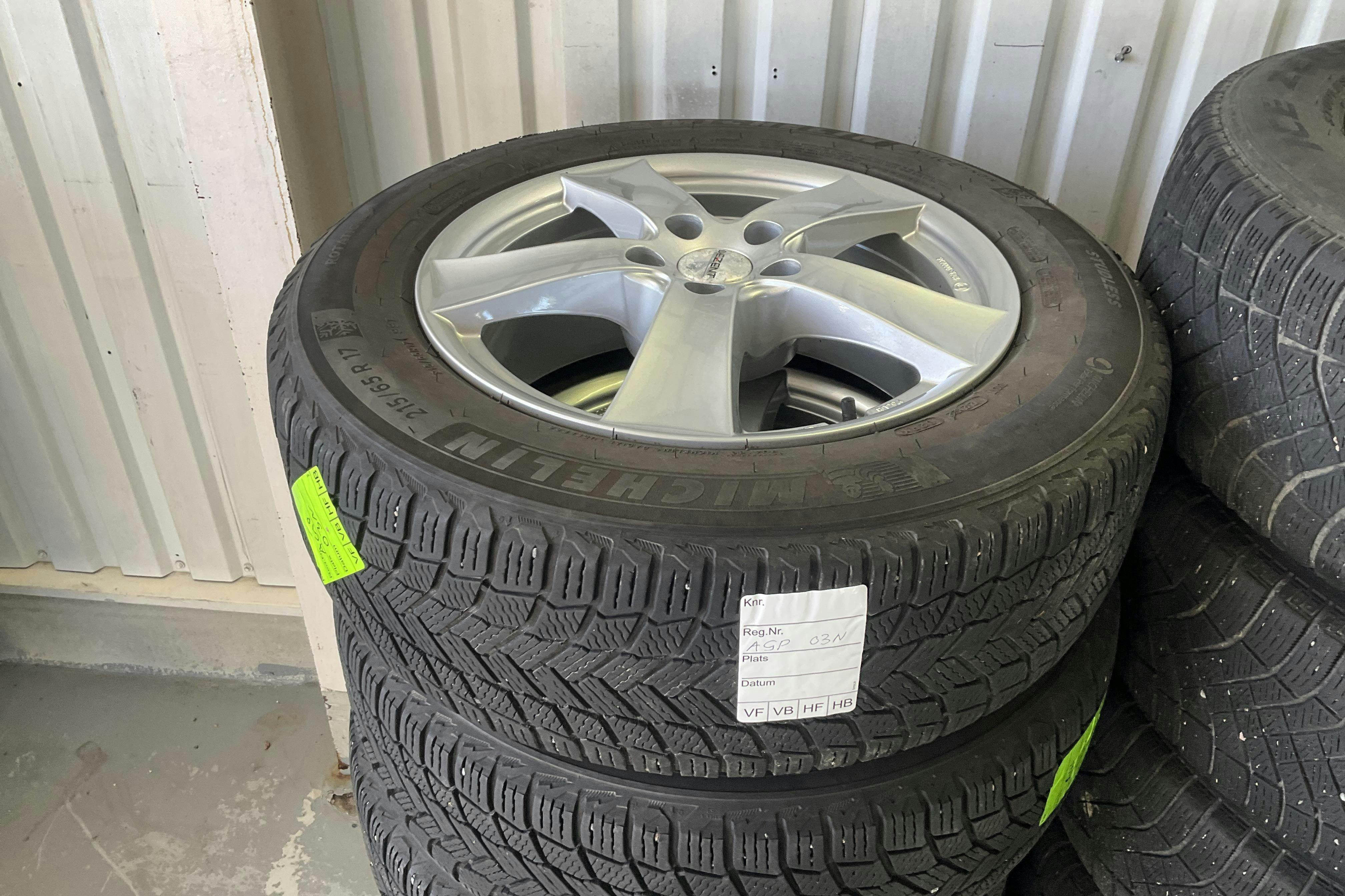 Vehicle Image 15