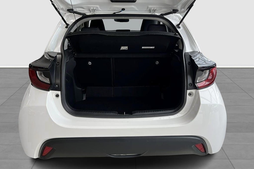Vehicle Image 13