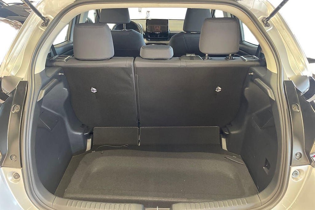 Vehicle Image 12