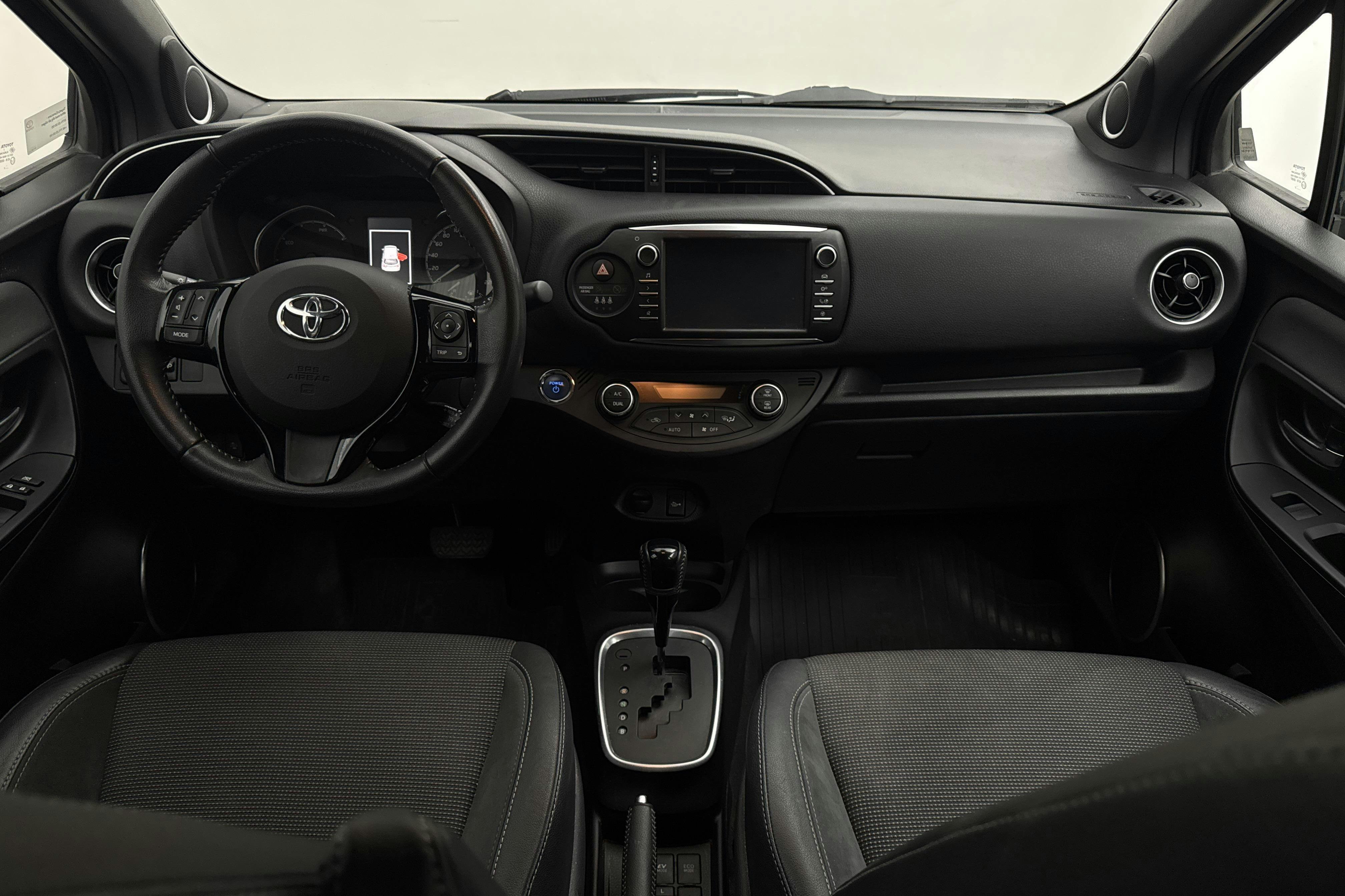 Vehicle Image 6