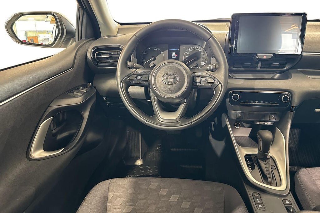 Vehicle Image 11