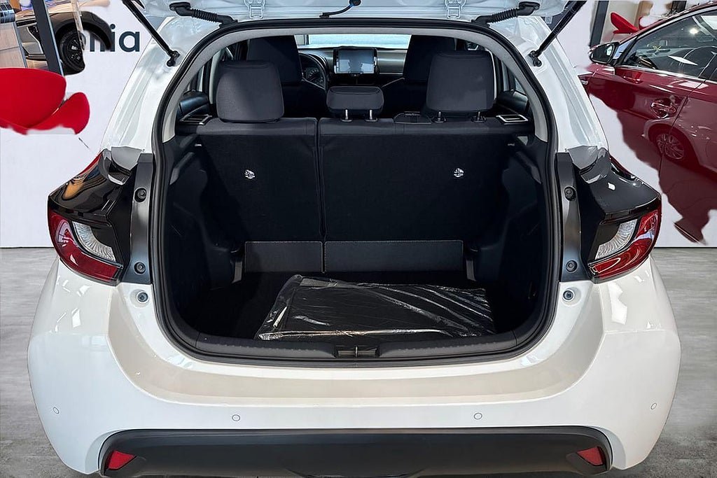 Vehicle Image 12