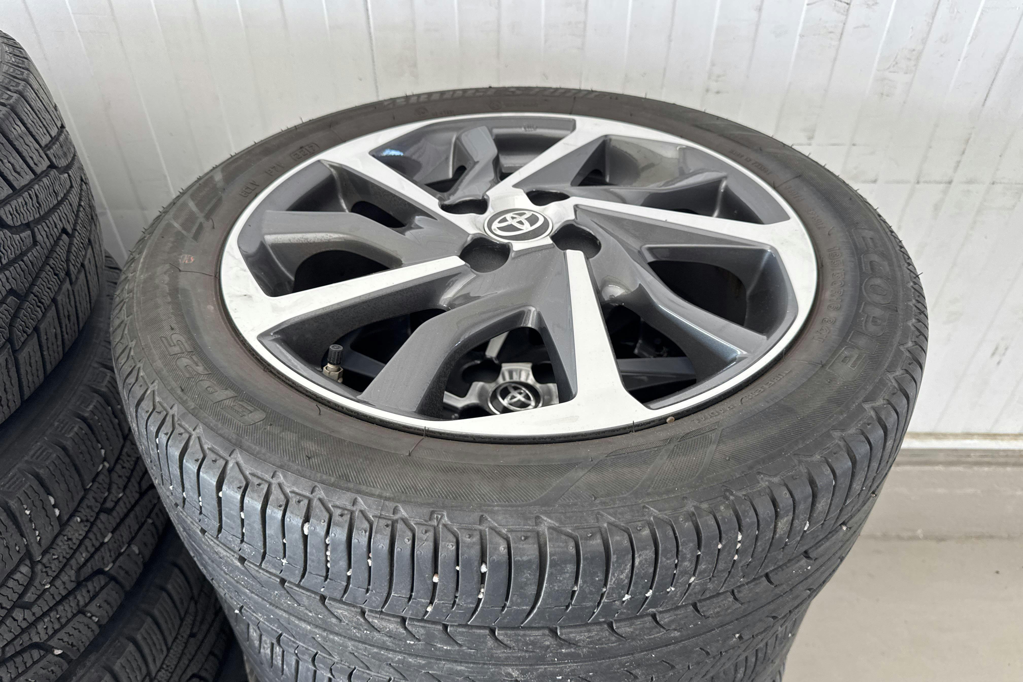 Vehicle Image 16