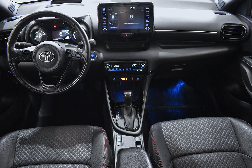 Vehicle Image 6