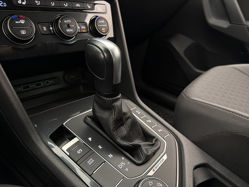 Vehicle Image 25