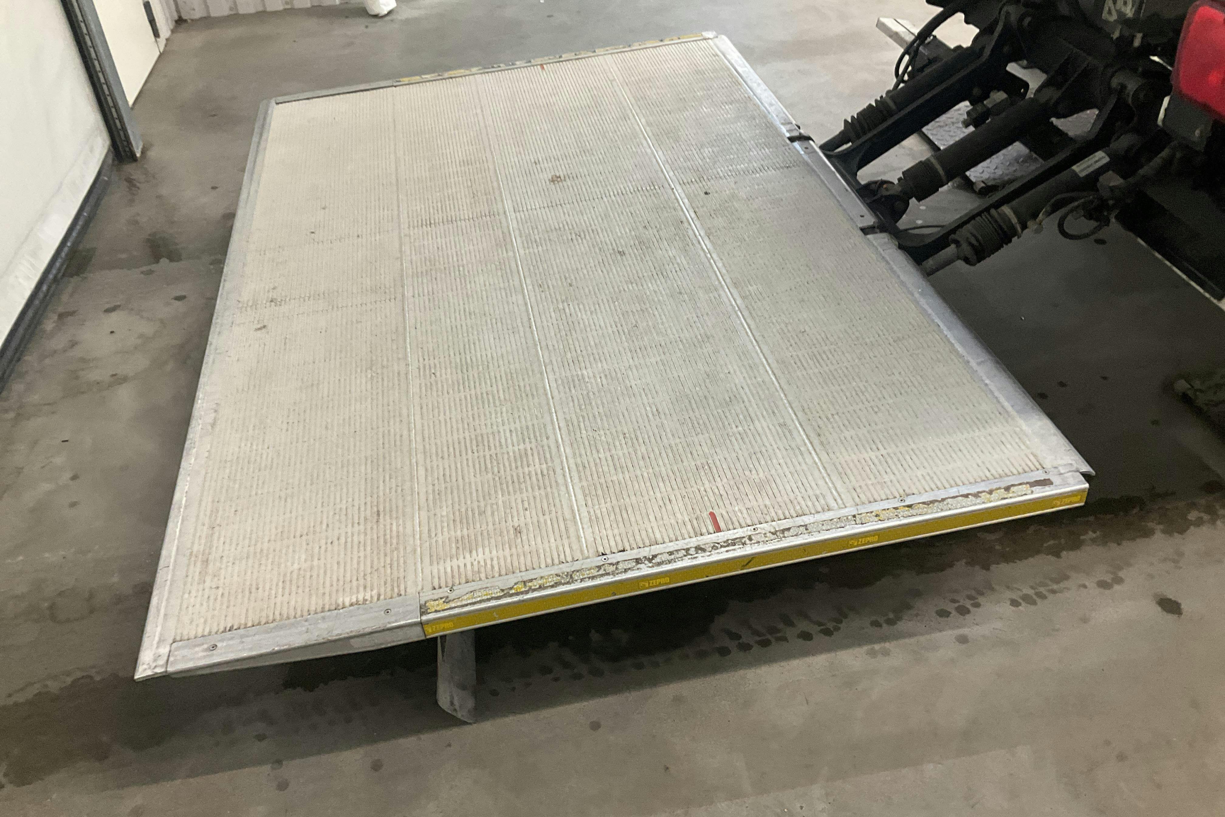 Vehicle Image 9