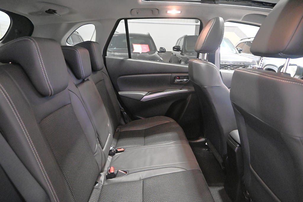 Vehicle Image 14