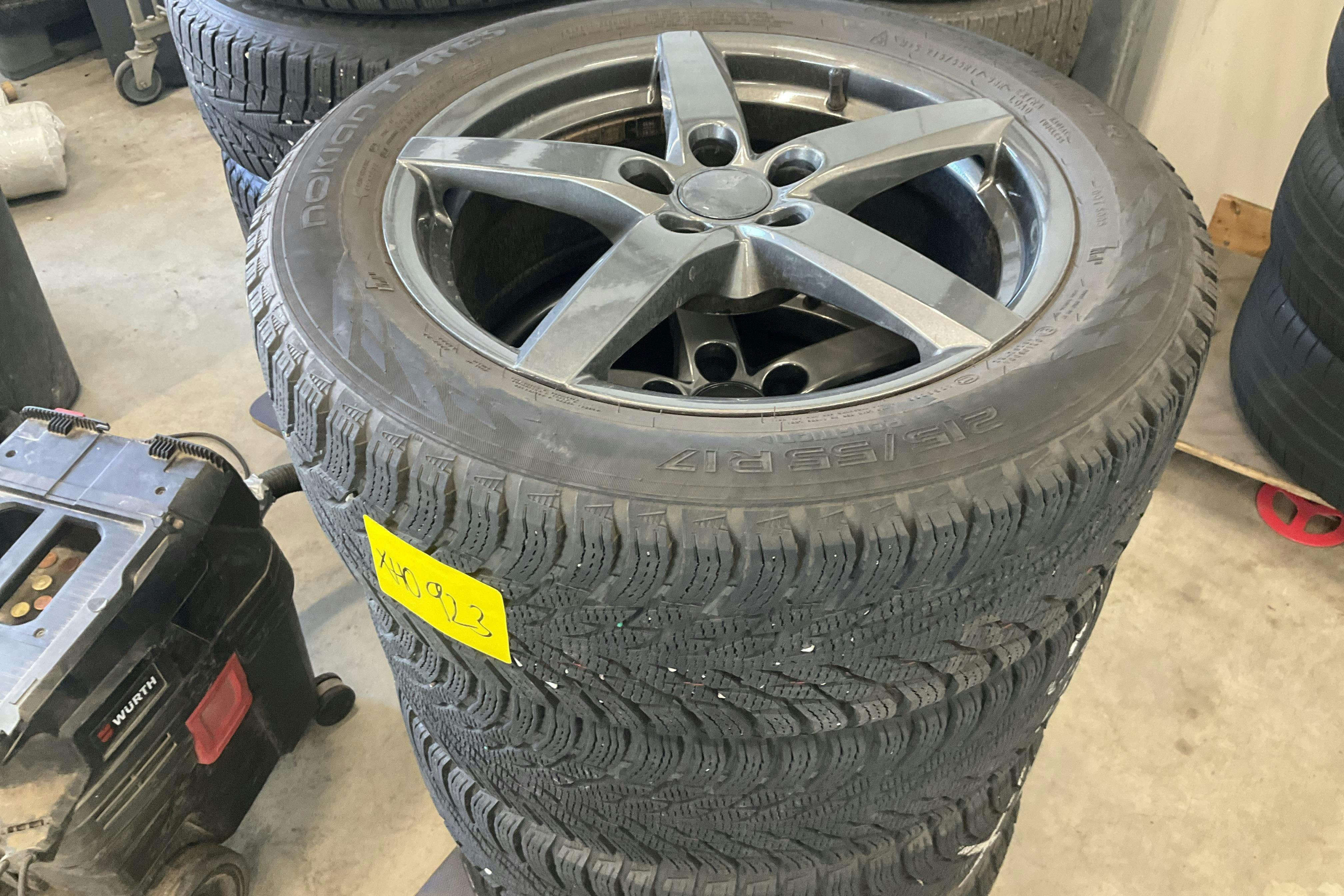 Vehicle Image 16
