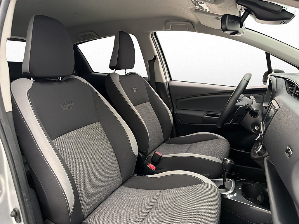 Vehicle Image 11