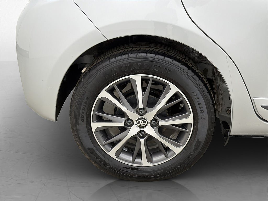 Vehicle Image 25