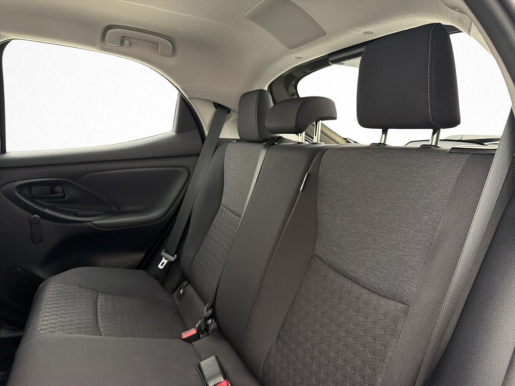 Vehicle Image 25