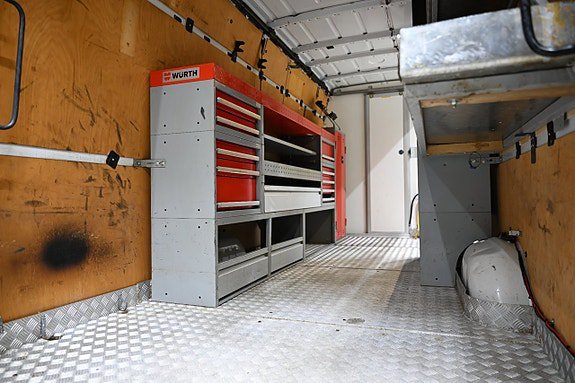 Vehicle Image 8