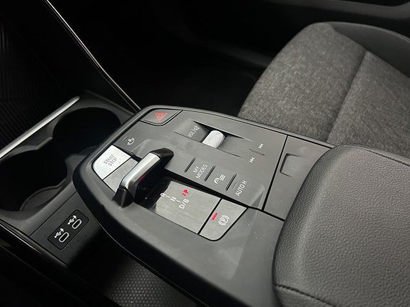 Vehicle Image 28