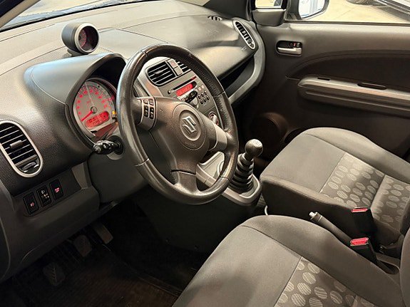 Vehicle Image 12