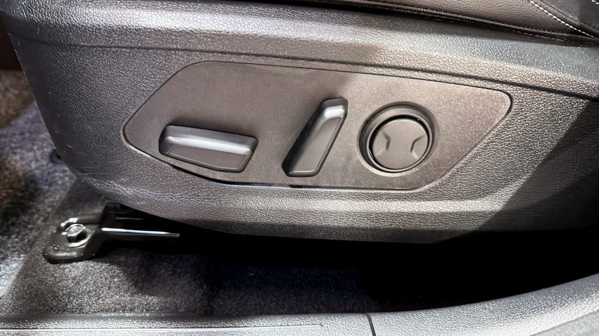 Vehicle Image 16