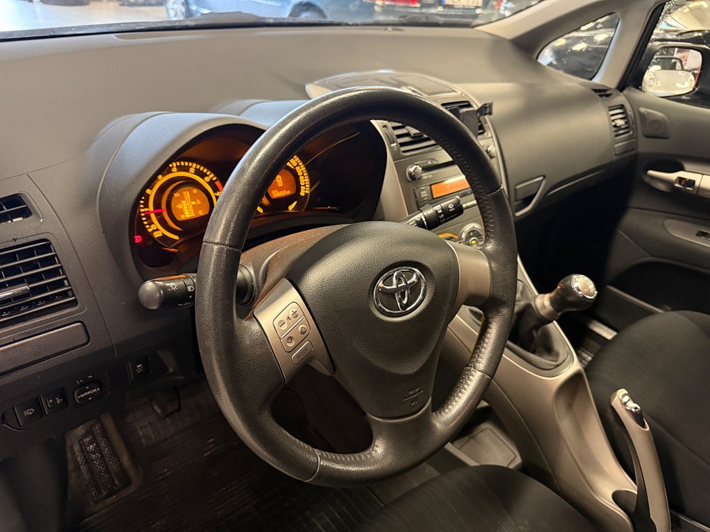 Vehicle Image 10