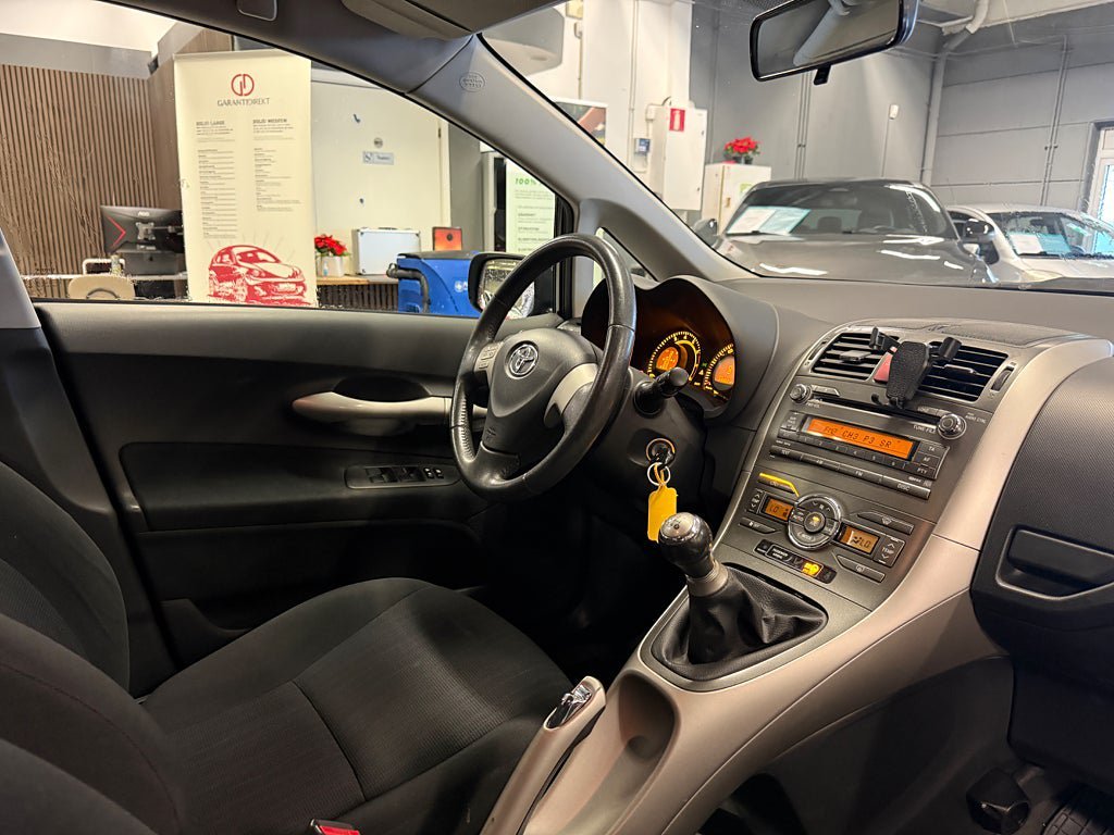 Vehicle Image 16