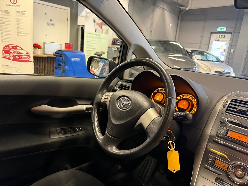 Vehicle Image 21