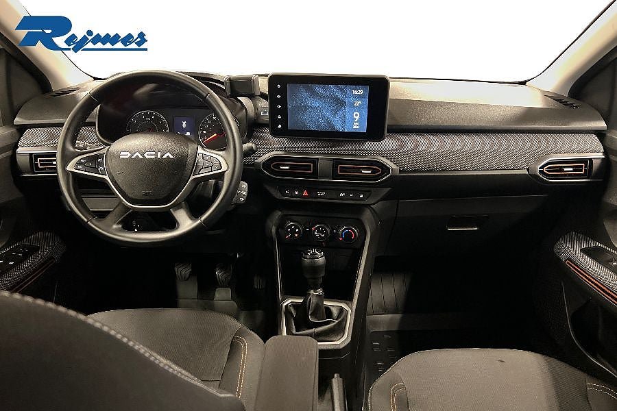 Vehicle Image 6