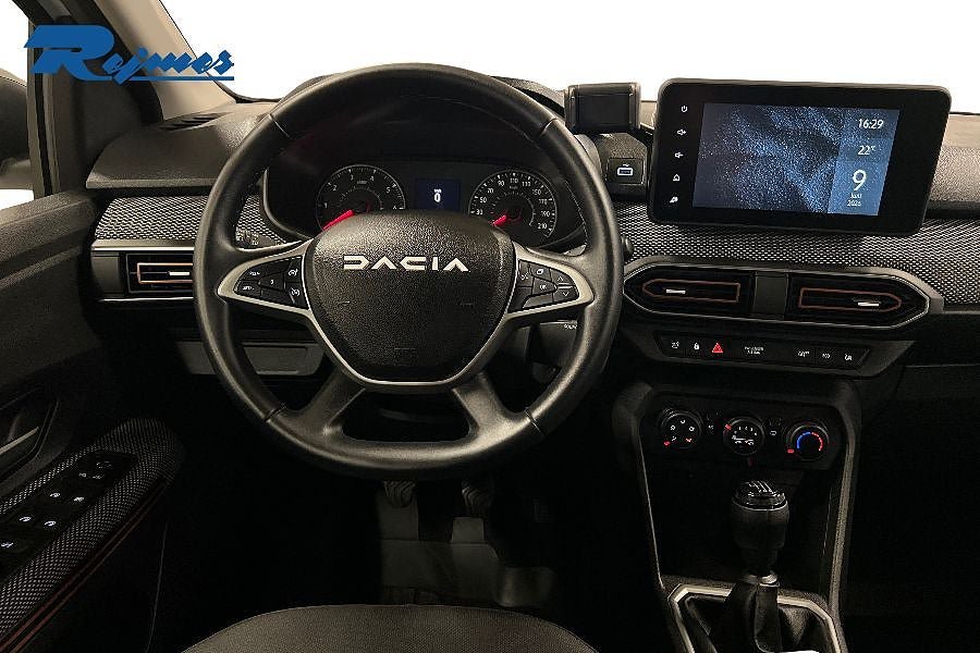 Vehicle Image 7