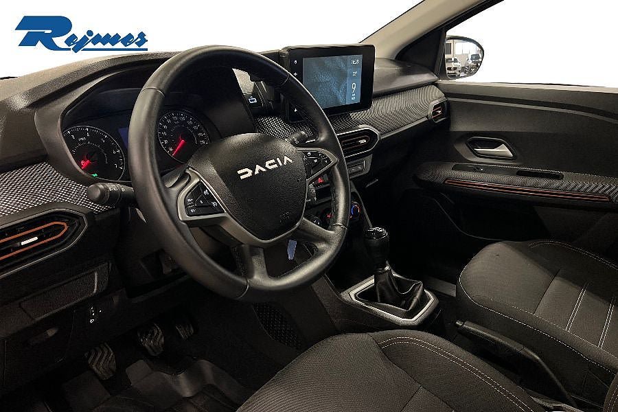 Vehicle Image 8