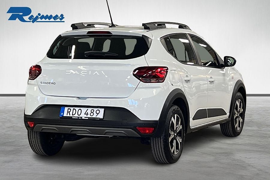 Vehicle Image 9