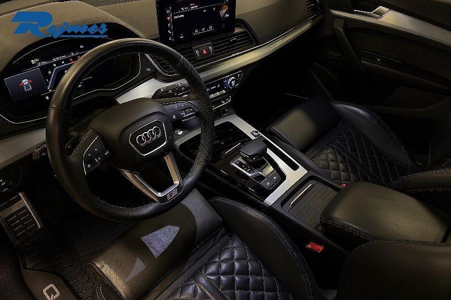 Vehicle Image 21