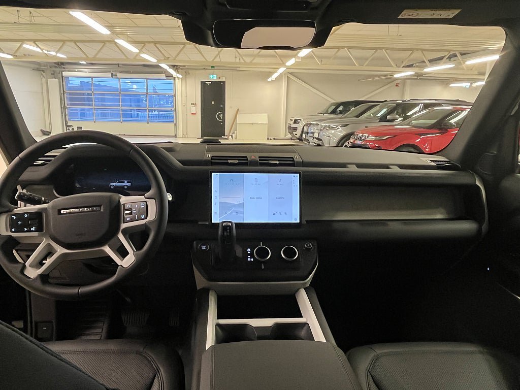 Vehicle Image 9