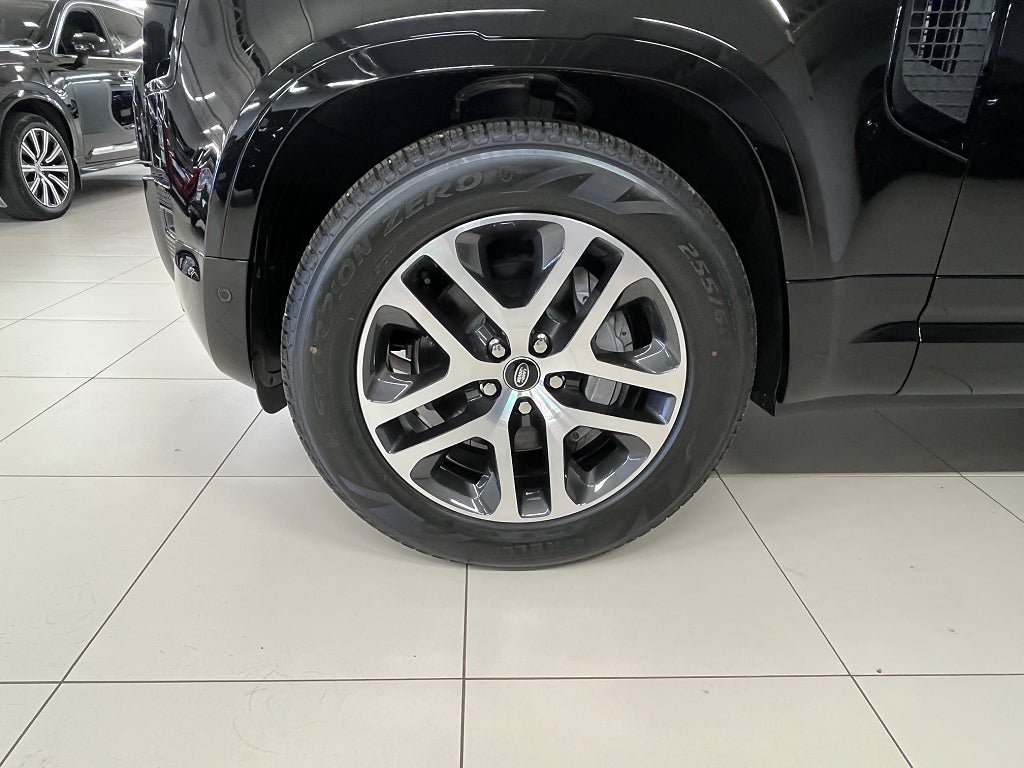 Vehicle Image 12