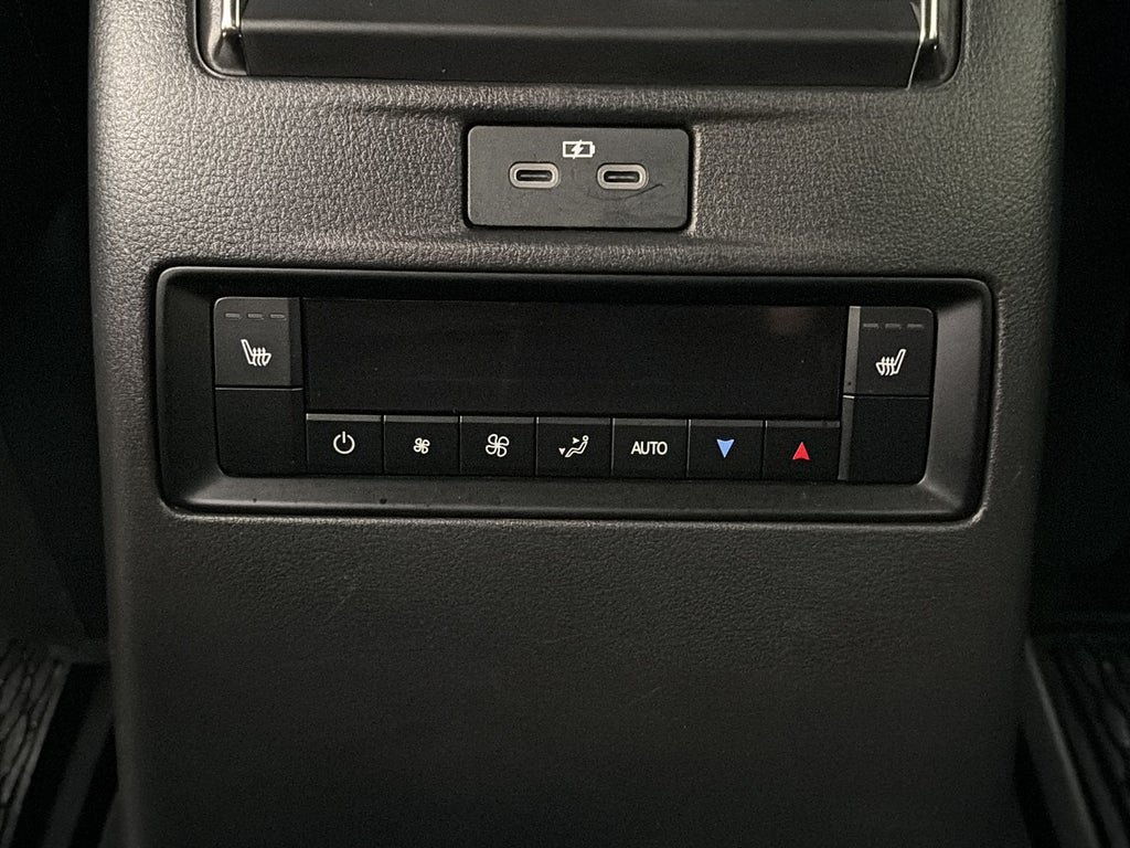 Vehicle Image 29