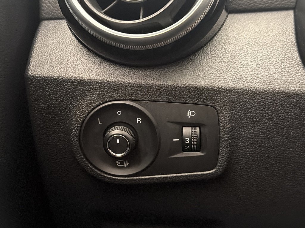 Vehicle Image 27