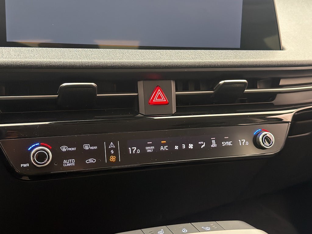 Vehicle Image 26