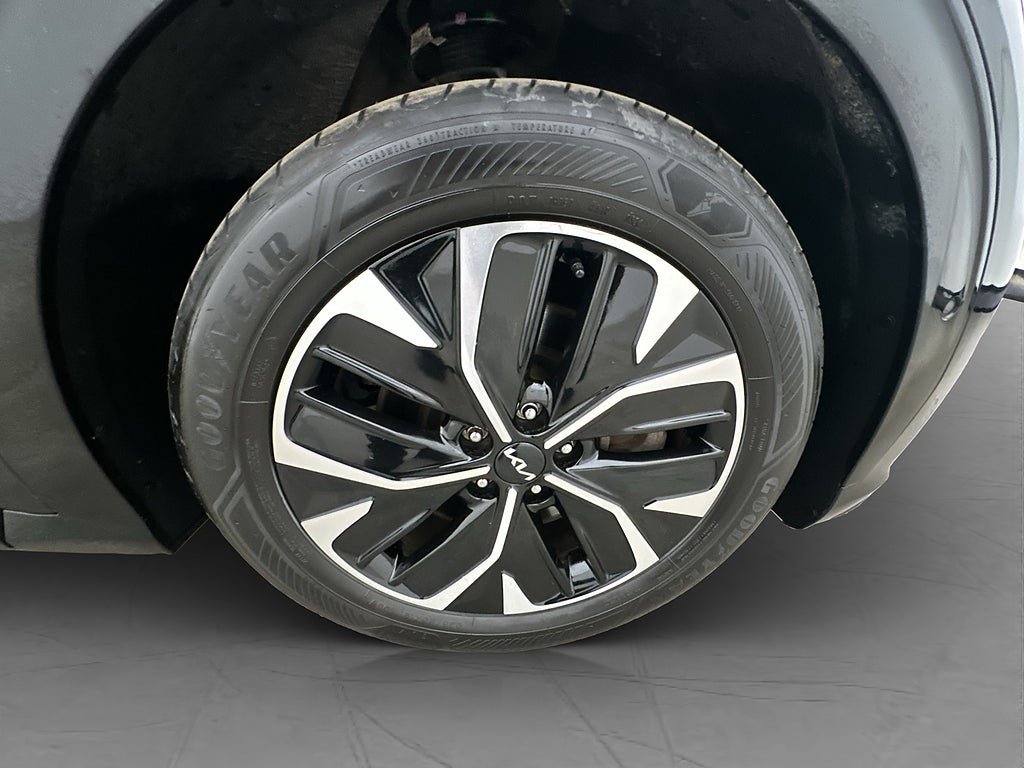 Vehicle Image 35