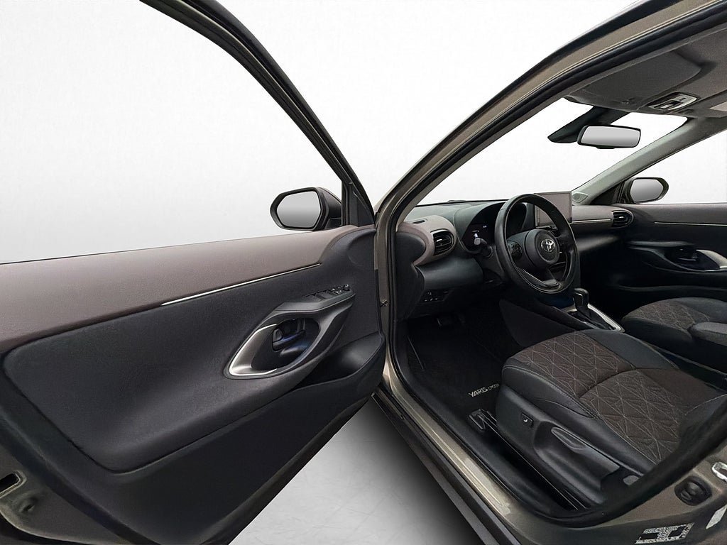 Vehicle Image 11