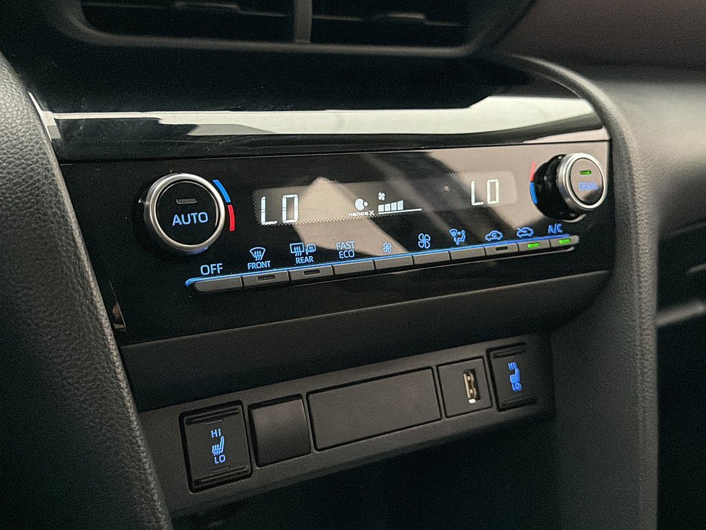 Vehicle Image 25