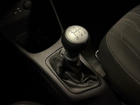 Vehicle Image 17
