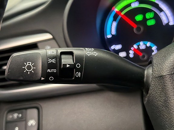 Vehicle Image 32