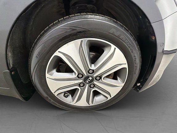 Vehicle Image 38