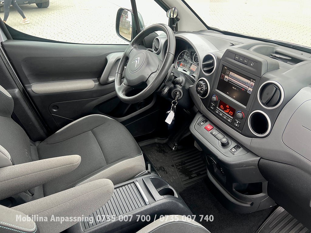 Vehicle Image 17