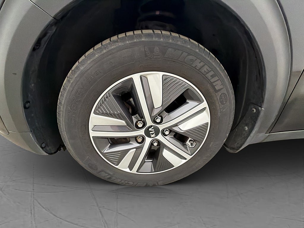 Vehicle Image 32