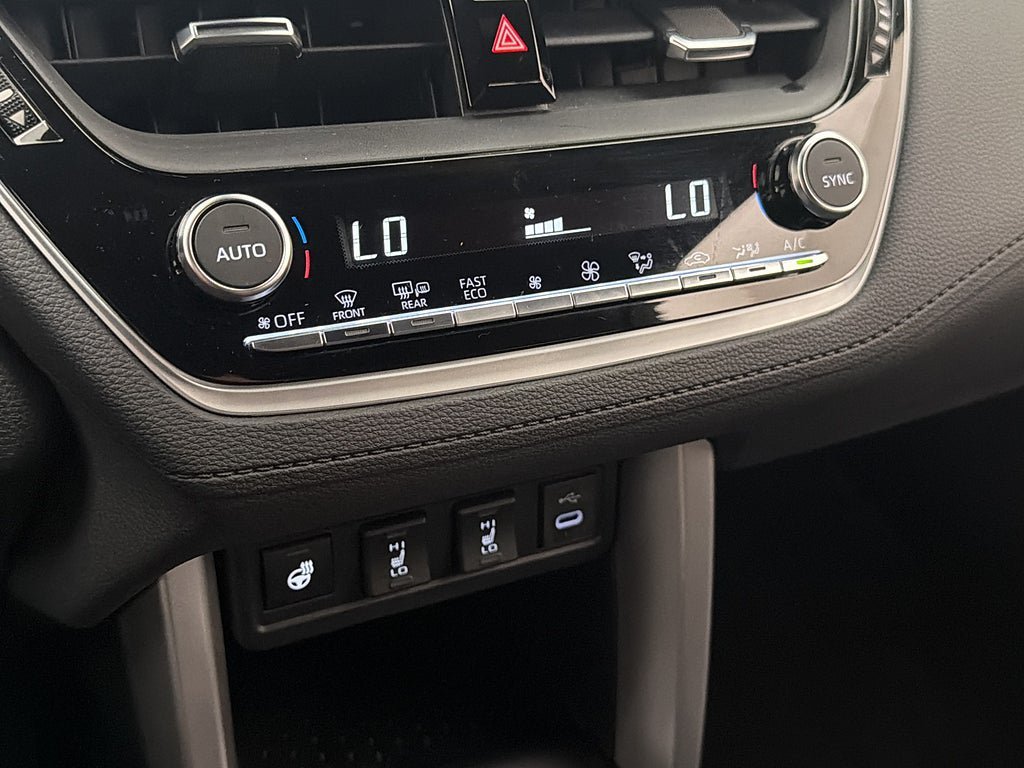 Vehicle Image 25