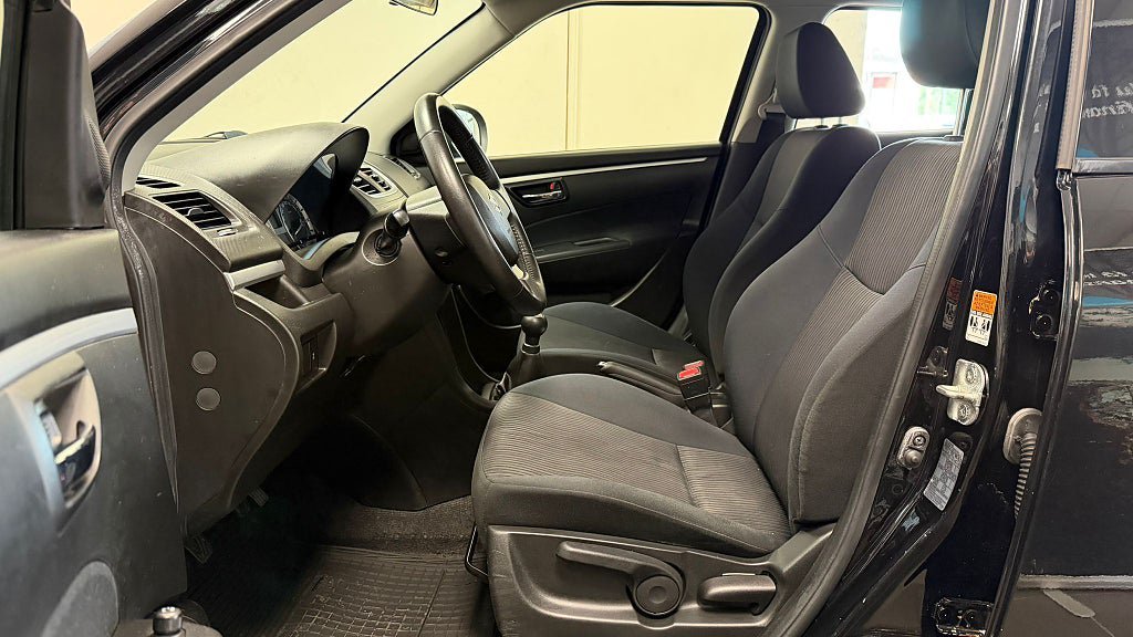 Vehicle Image 16