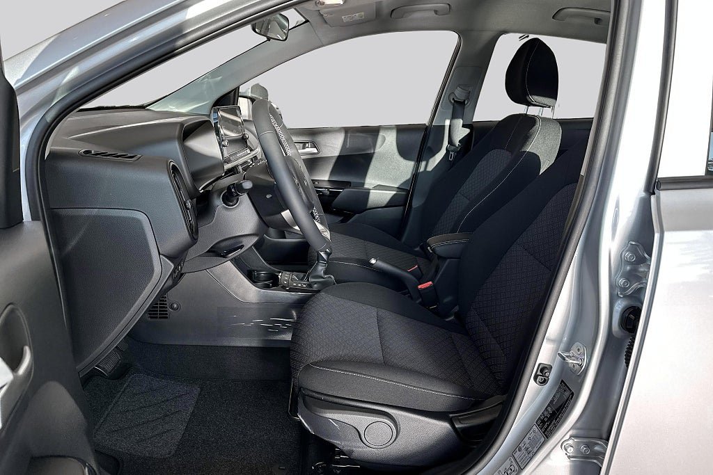 Vehicle Image 12