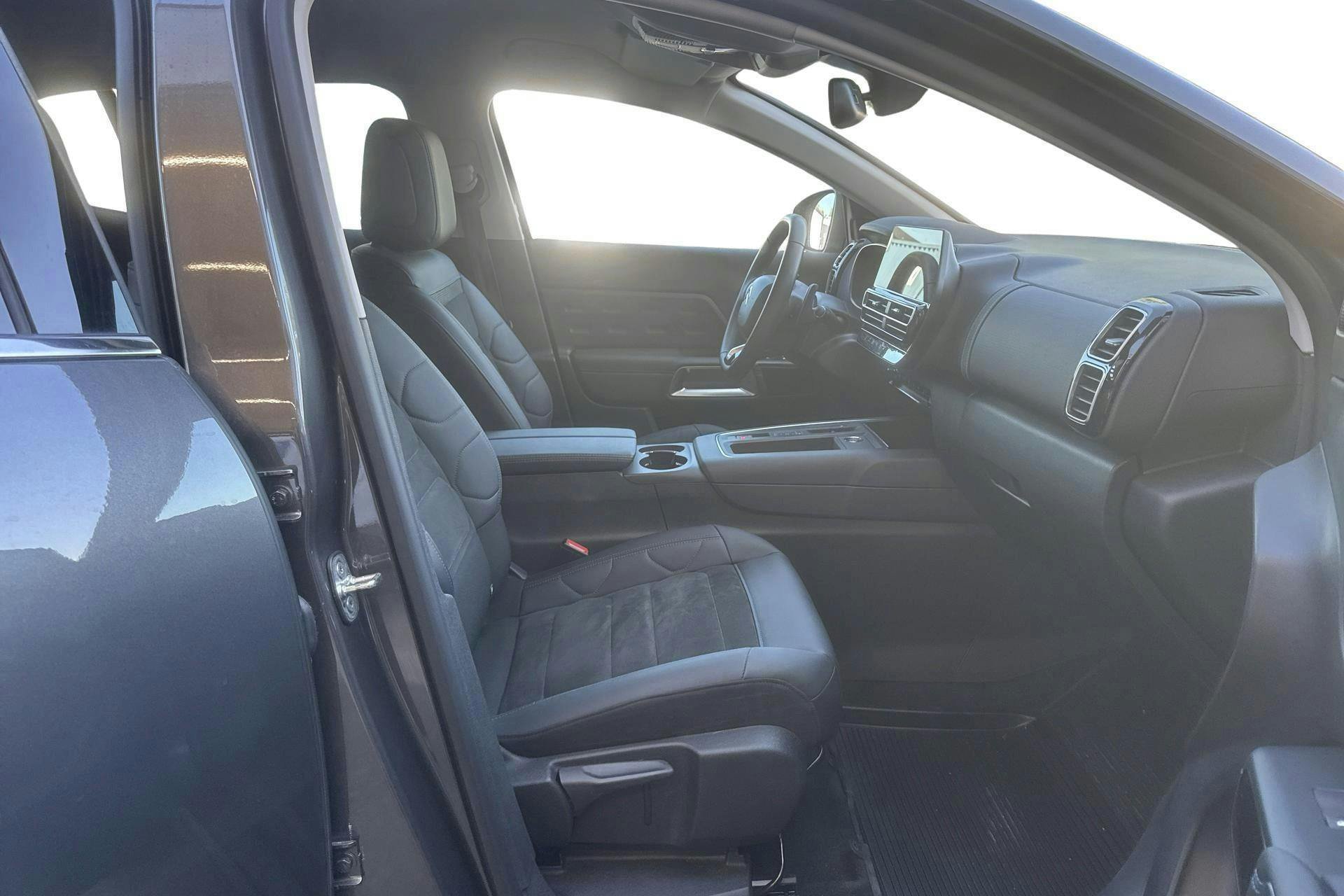 Vehicle Image 7
