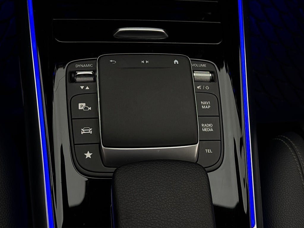 Vehicle Image 32
