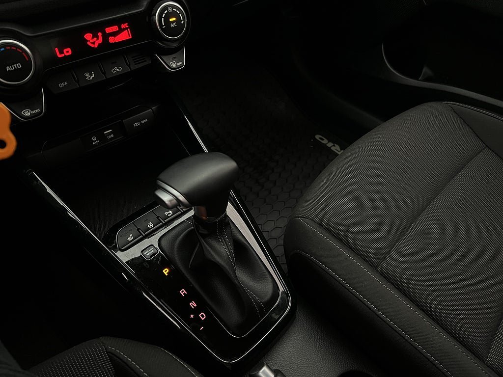Vehicle Image 25