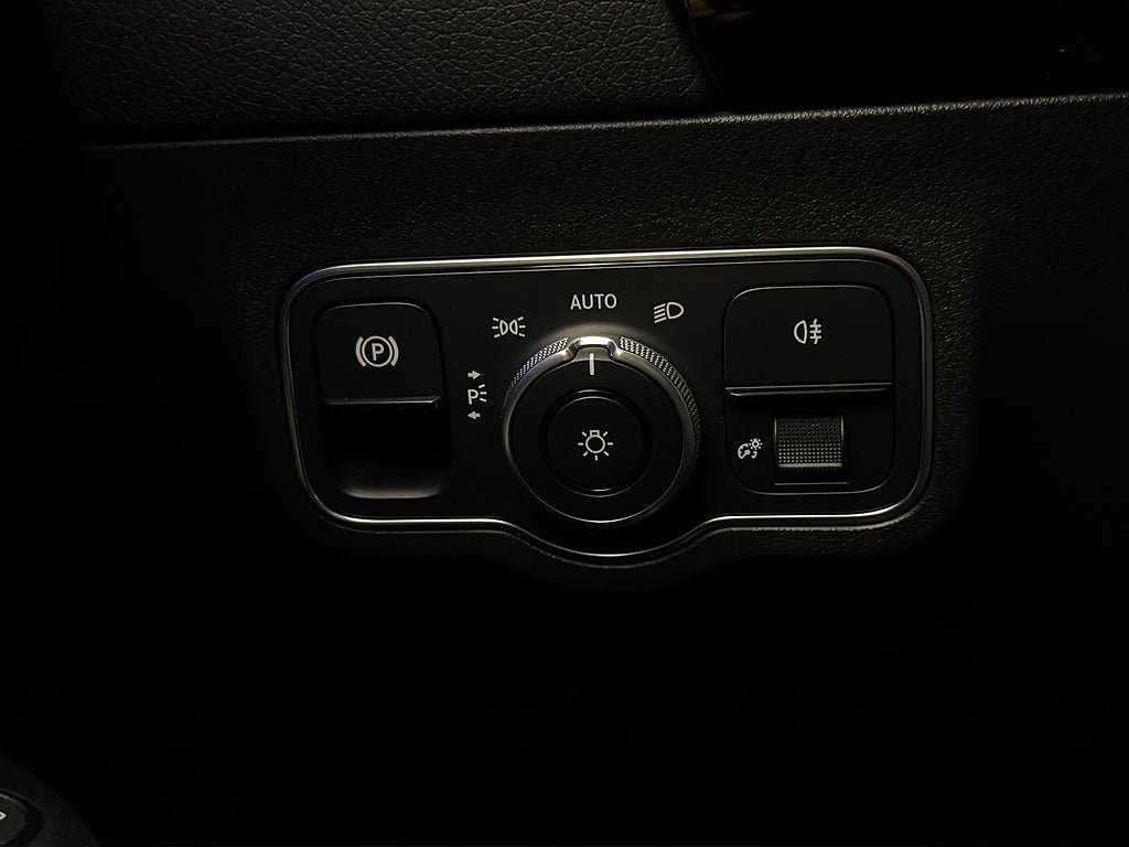 Vehicle Image 35