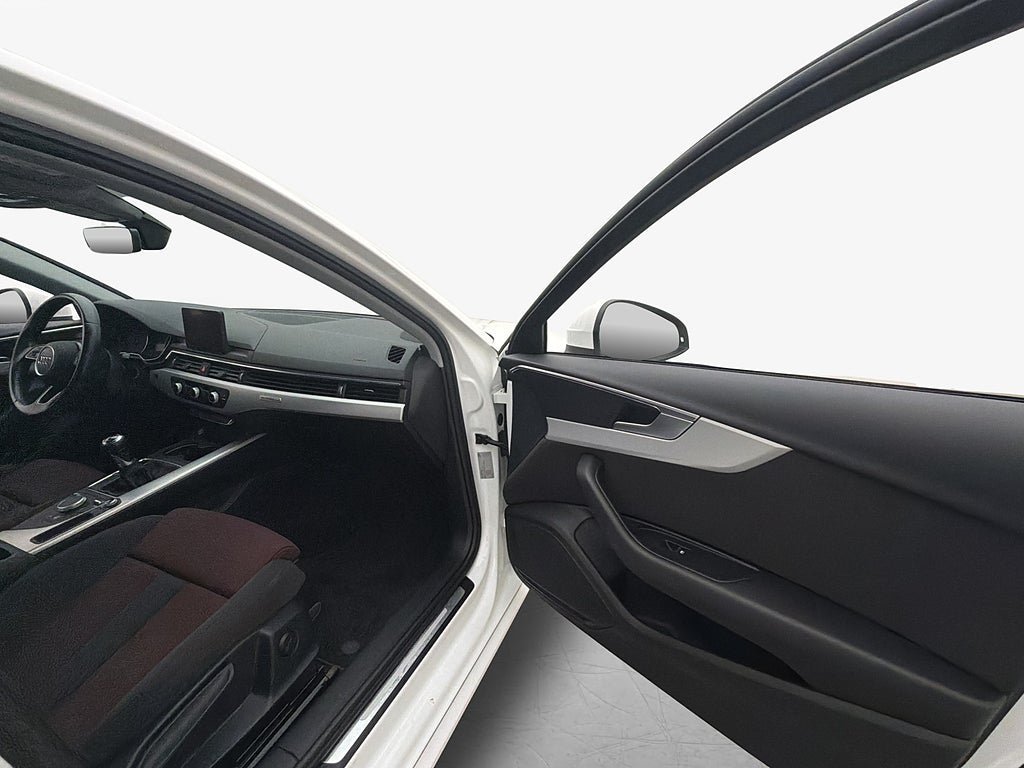 Vehicle Image 25